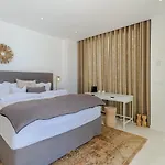 Unique & Luxurious With Heated Pool, Gym & C 말라가