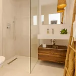 Unique & Luxurious With Heated Pool, Gym & C 펜션 말라가