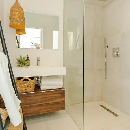Unique & Luxurious With Heated Pool, Gym & C Prázdninový dům Màlaga