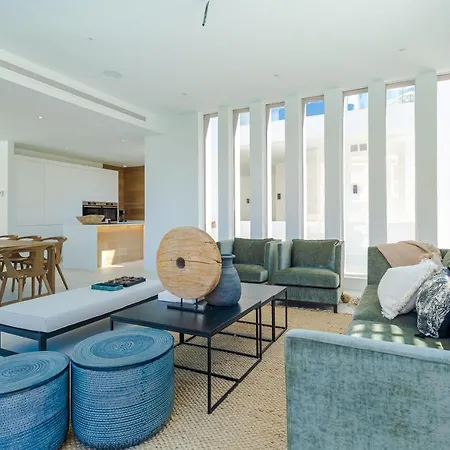 Unique & Luxurious With Heated Pool, Gym & C Prázdninový dům Màlaga