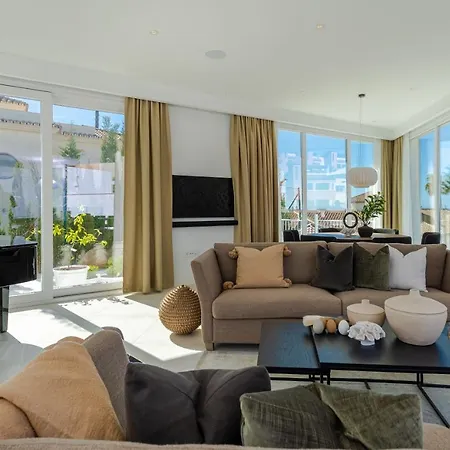 Unique & Luxurious With Heated Pool, Gym & C *