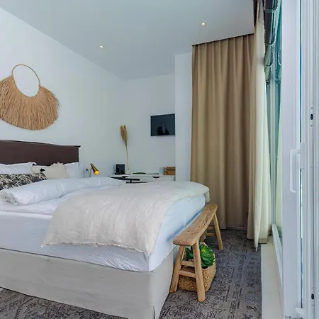 Unique & Luxurious With Heated Pool, Gym & C Prázdninový dům