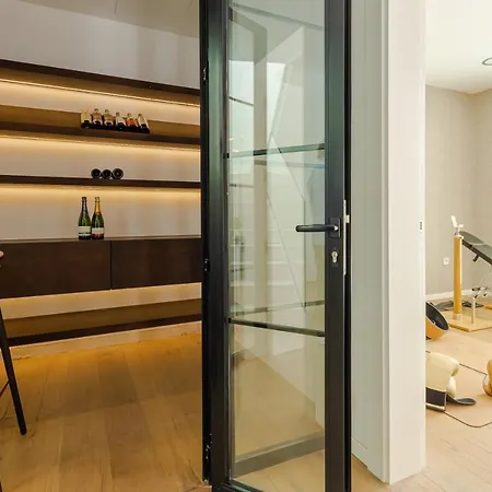 Unique & Luxurious With Heated Pool, Gym & C Holiday home Malaga