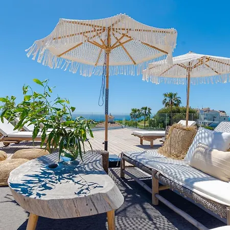 Unique & Luxurious With Heated Pool, Gym & C Holiday home *