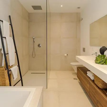 Unique & Luxurious With Heated Pool, Gym & C *