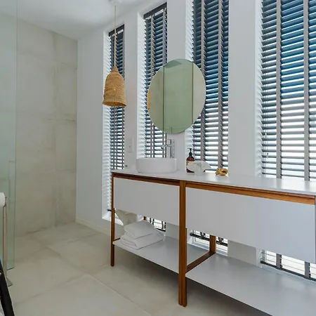 Unique & Luxurious With Heated Pool, Gym & C Prázdninový dům
