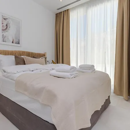 Unique & Luxurious With Heated Pool, Gym & C *