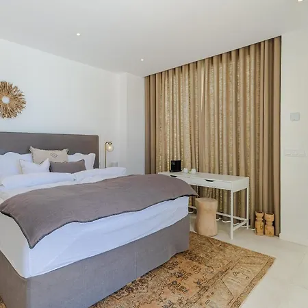 Unique & Luxurious With Heated Pool, Gym & C Màlaga