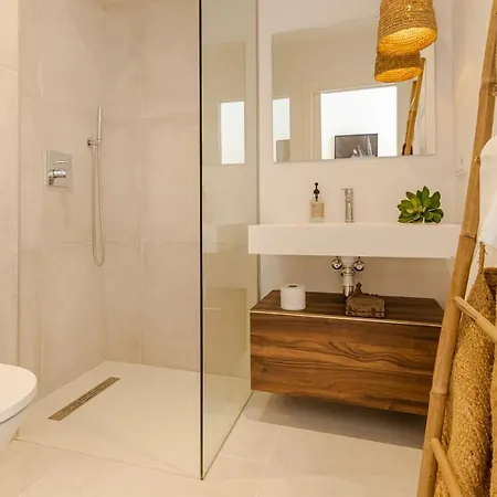 Unique & Luxurious With Heated Pool, Gym & C Prázdninový dům Màlaga