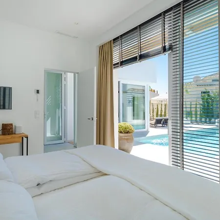 Holiday home Unique & Luxurious With Heated Pool, Gym & C *